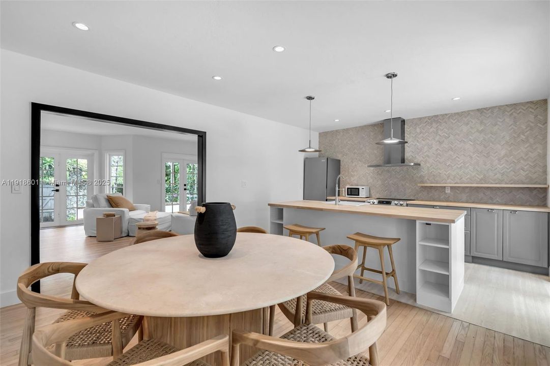 For Rent: $6,000 (2 beds, 1 baths, 1087 Square Feet)