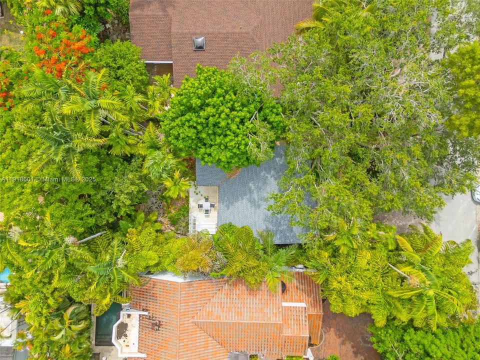 For Rent: $6,000 (2 beds, 1 baths, 1087 Square Feet)