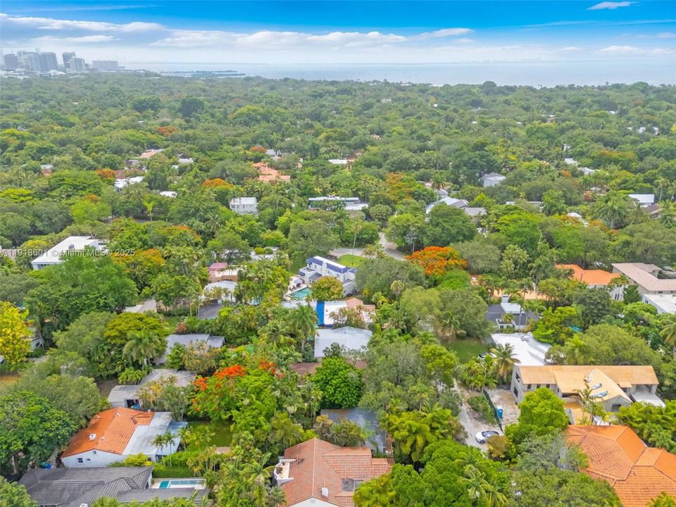 For Rent: $6,000 (2 beds, 1 baths, 1087 Square Feet)