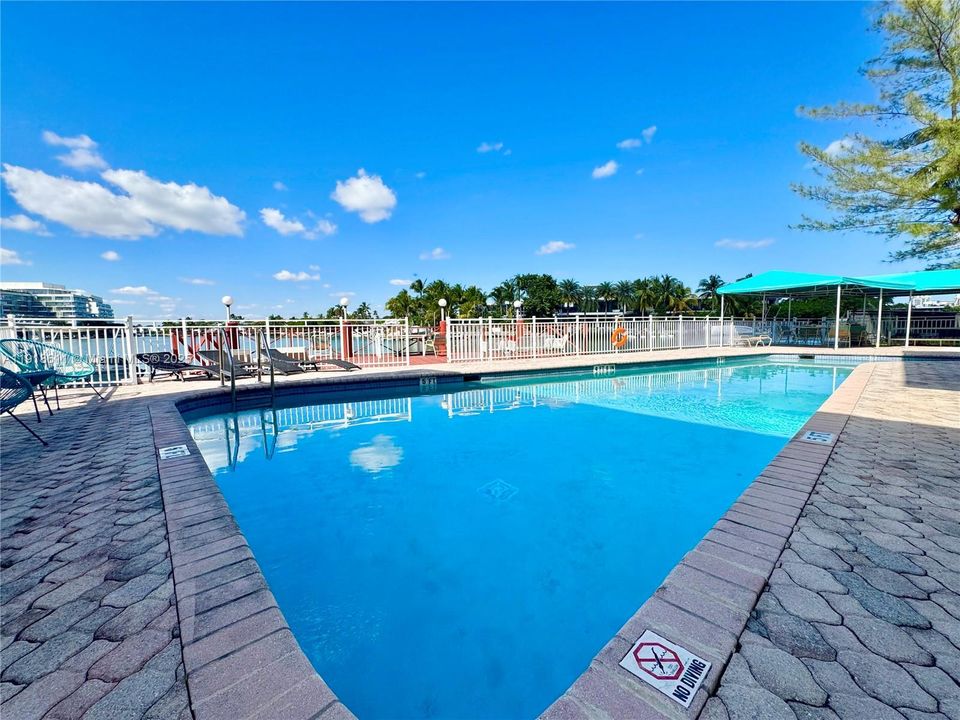 出租: $1,500 (1 贝兹, 1 浴室, 500 平方英尺)