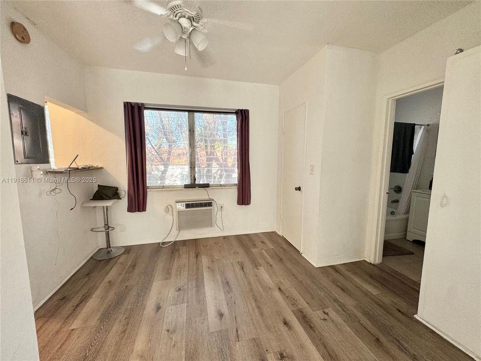 出租: $1,500 (1 贝兹, 1 浴室, 500 平方英尺)