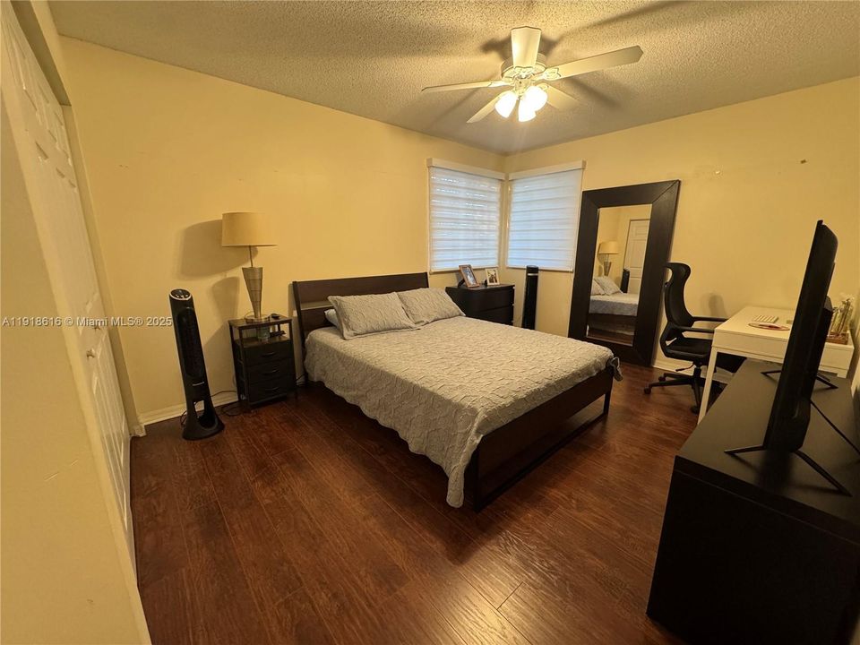 На продажу: $595,000 (4 спален, 2 ванн, 1728 Квадратных фут)