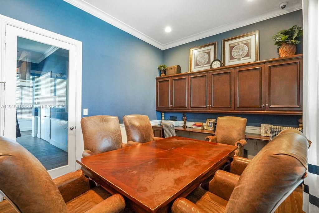 Под контрактом: $409,000 (2 спален, 2 ванн, 1001 Квадратных фут)