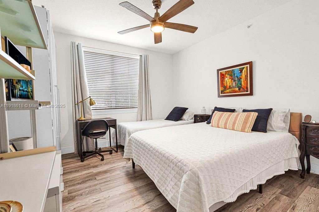 Под контрактом: $409,000 (2 спален, 2 ванн, 1001 Квадратных фут)