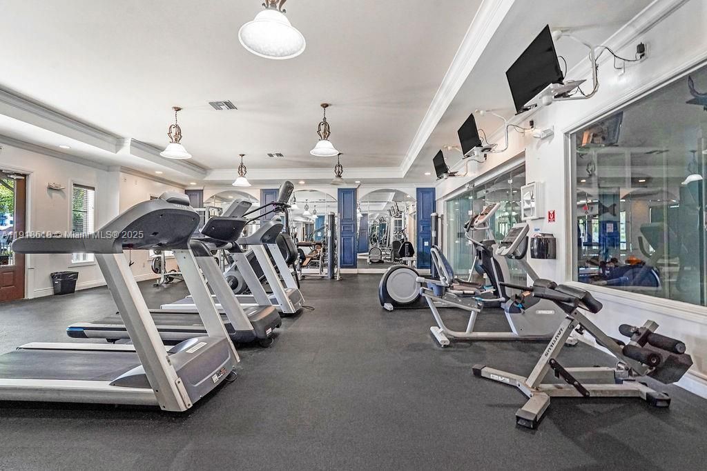 Под контрактом: $409,000 (2 спален, 2 ванн, 1001 Квадратных фут)