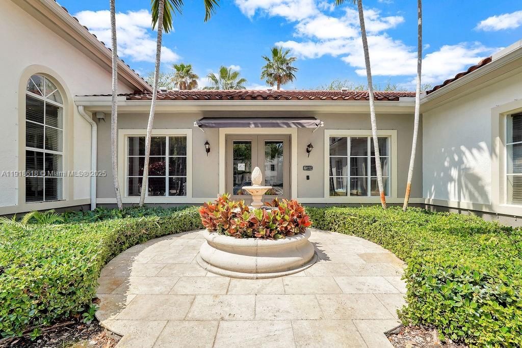 Под контрактом: $409,000 (2 спален, 2 ванн, 1001 Квадратных фут)