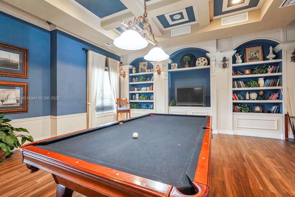 Под контрактом: $409,000 (2 спален, 2 ванн, 1001 Квадратных фут)