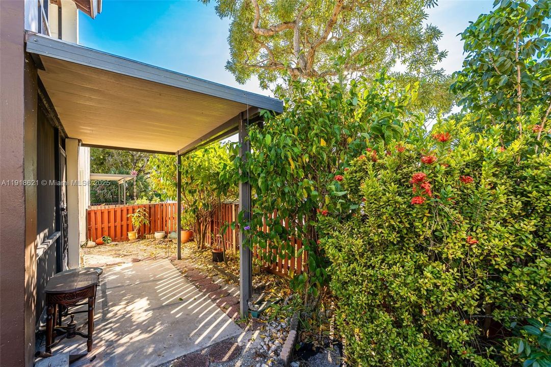 На продажу: $245,000 (1 спален, 1 ванн, 893 Квадратных фут)