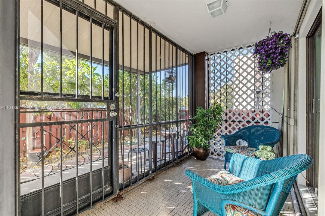 На продажу: $245,000 (1 спален, 1 ванн, 893 Квадратных фут)