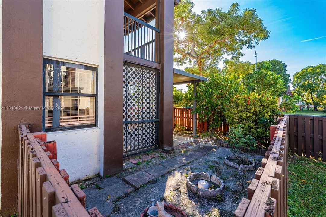 На продажу: $245,000 (1 спален, 1 ванн, 893 Квадратных фут)