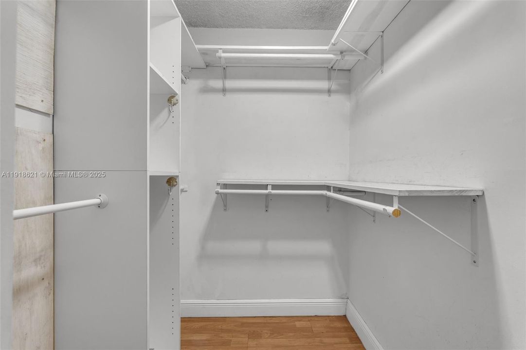 На продажу: $245,000 (1 спален, 1 ванн, 893 Квадратных фут)