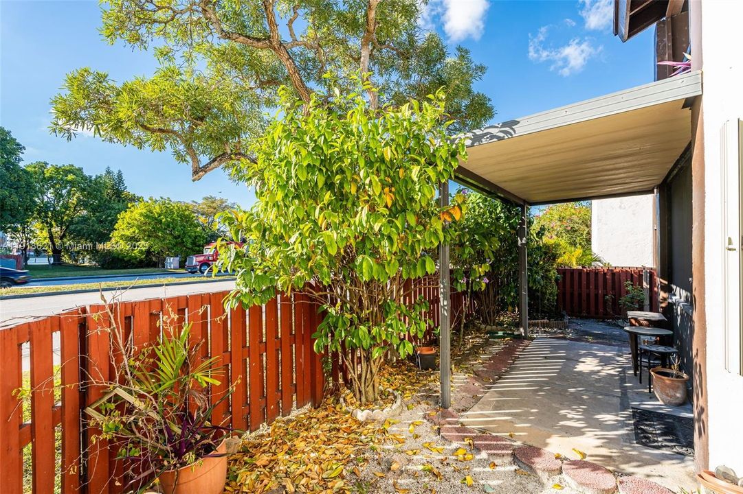 На продажу: $245,000 (1 спален, 1 ванн, 893 Квадратных фут)