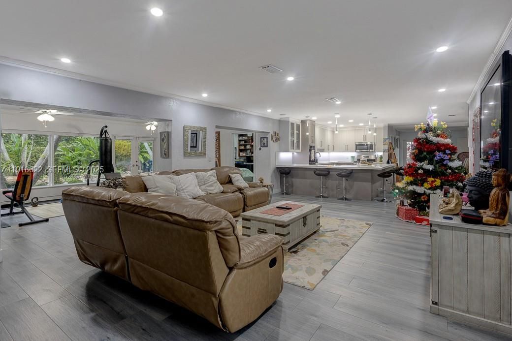 На продажу: $2,849,000 (3 спален, 3 ванн, 3647 Квадратных фут)