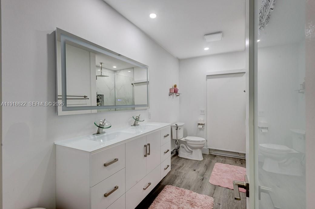 На продажу: $2,849,000 (3 спален, 3 ванн, 3647 Квадратных фут)