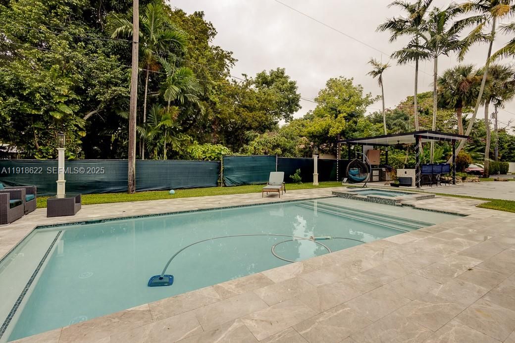 На продажу: $2,849,000 (3 спален, 3 ванн, 3647 Квадратных фут)