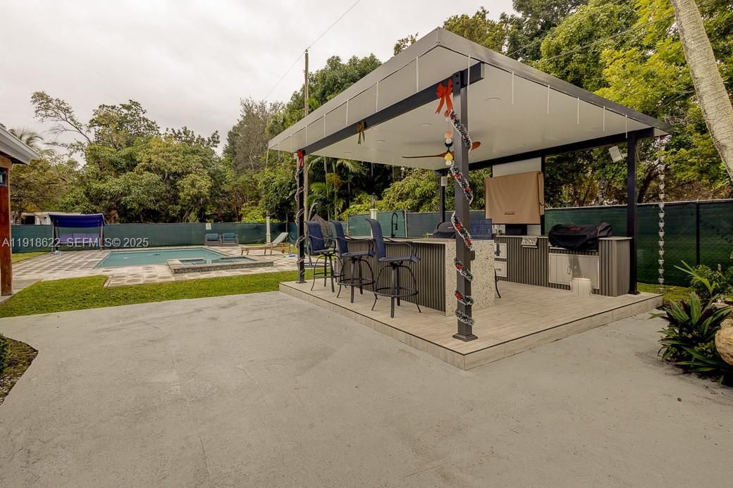 На продажу: $2,849,000 (3 спален, 3 ванн, 3647 Квадратных фут)