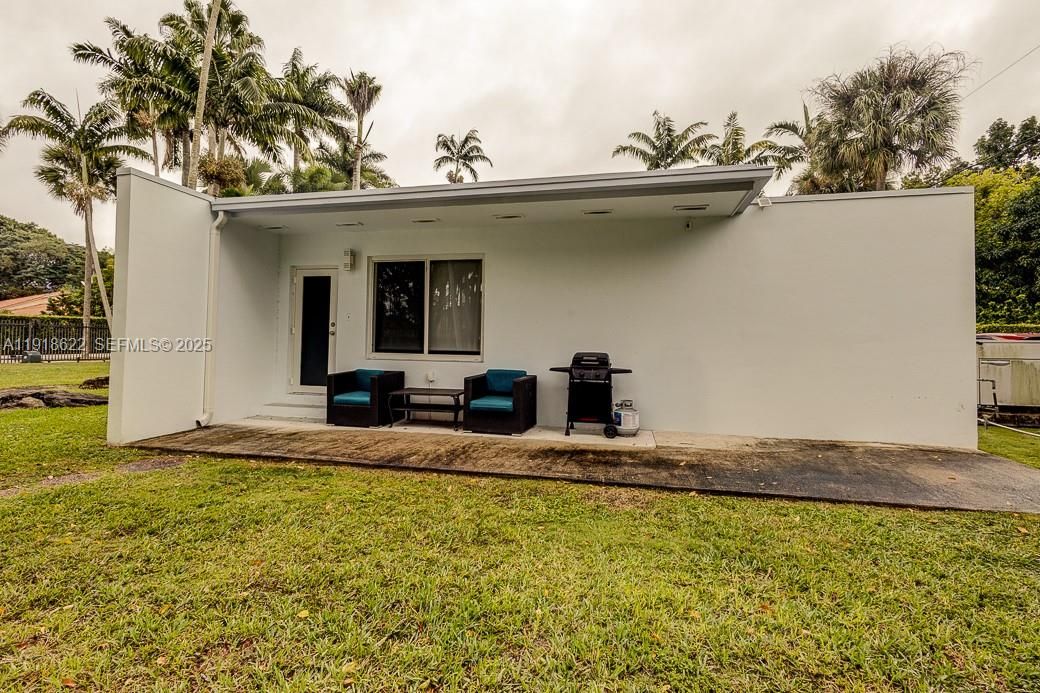 На продажу: $2,849,000 (3 спален, 3 ванн, 3647 Квадратных фут)