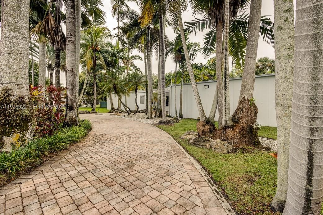 На продажу: $2,849,000 (3 спален, 3 ванн, 3647 Квадратных фут)