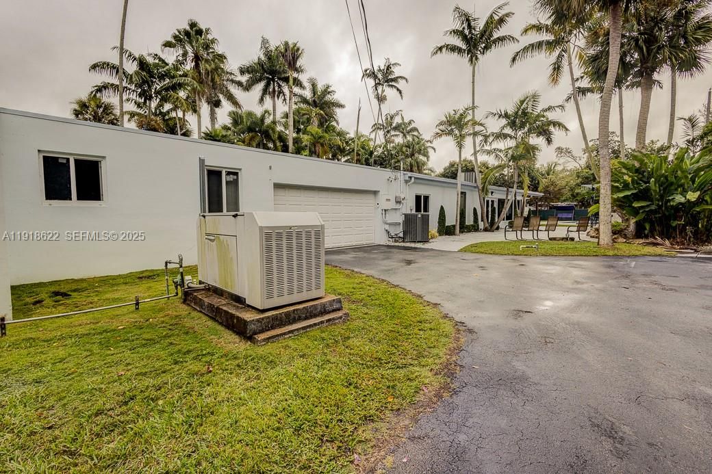 На продажу: $2,849,000 (3 спален, 3 ванн, 3647 Квадратных фут)