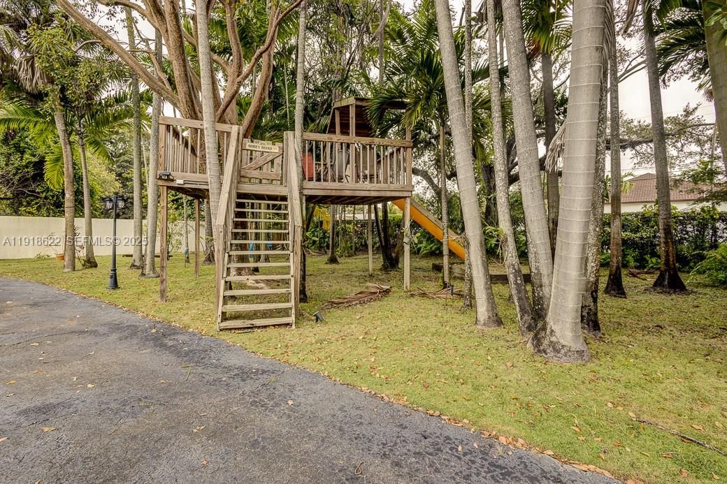 На продажу: $2,849,000 (3 спален, 3 ванн, 3647 Квадратных фут)