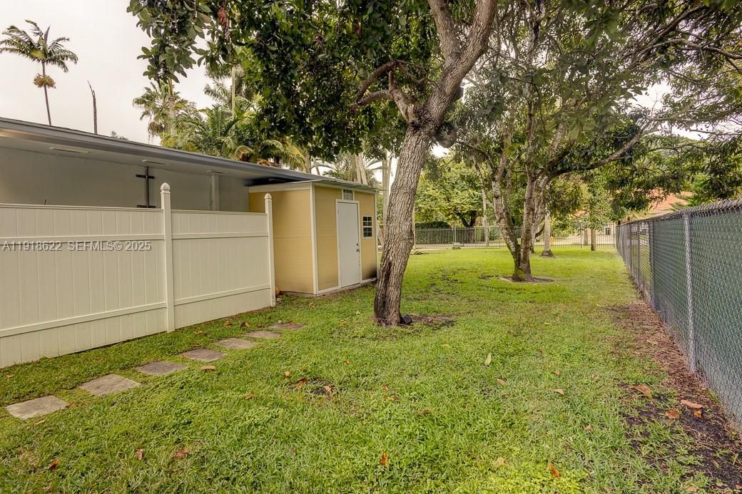 На продажу: $2,849,000 (3 спален, 3 ванн, 3647 Квадратных фут)