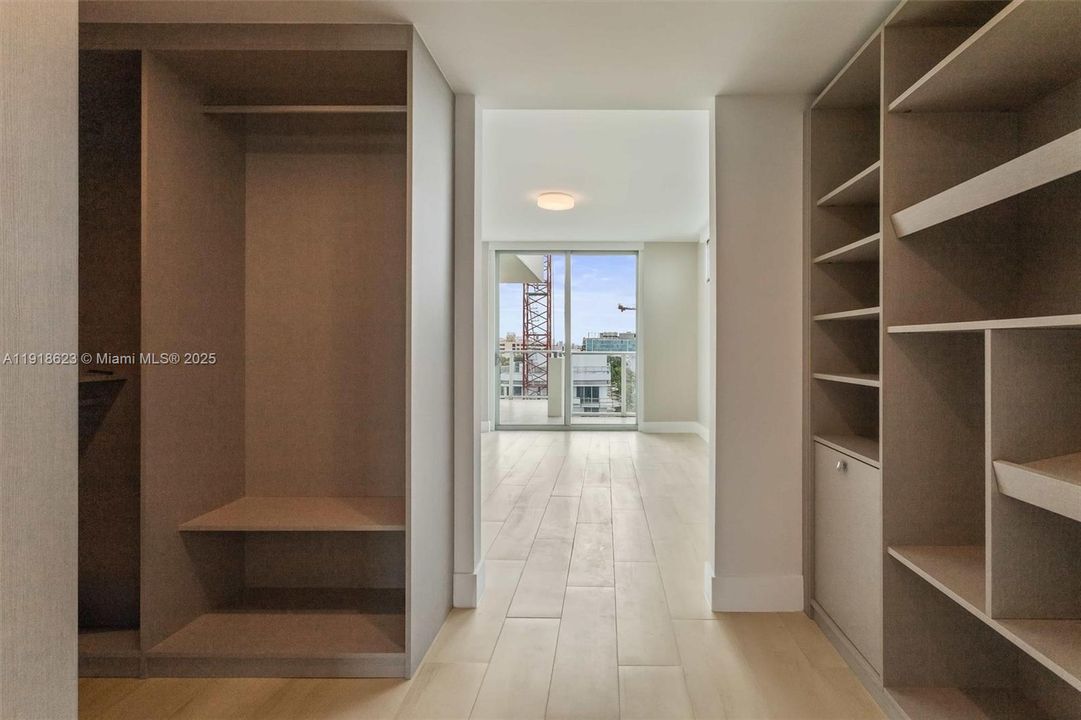 For Sale: $1,585,200 (4 beds, 3 baths, 1972 Square Feet)