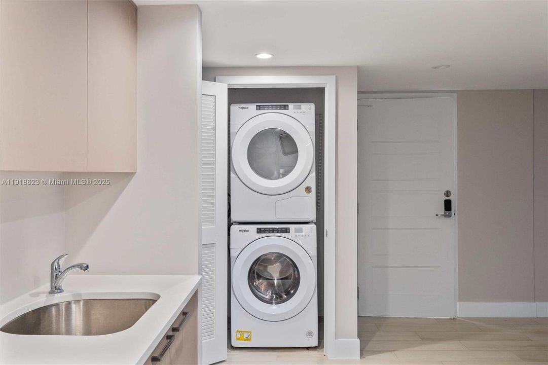 For Sale: $1,585,200 (4 beds, 3 baths, 1972 Square Feet)