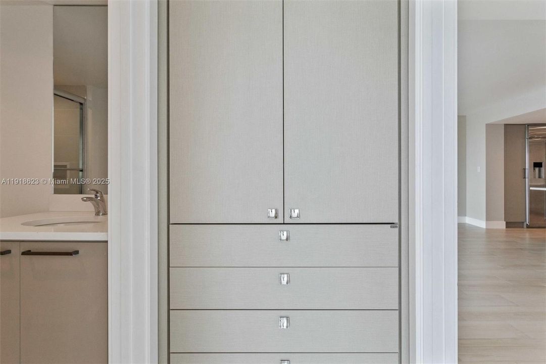 For Sale: $1,585,200 (4 beds, 3 baths, 1972 Square Feet)