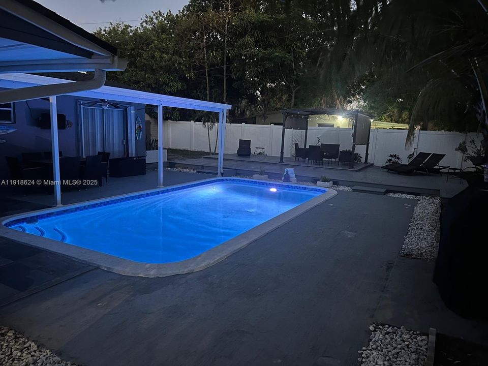 For Rent: $3,800 (3 beds, 2 baths, 1300 Square Feet)