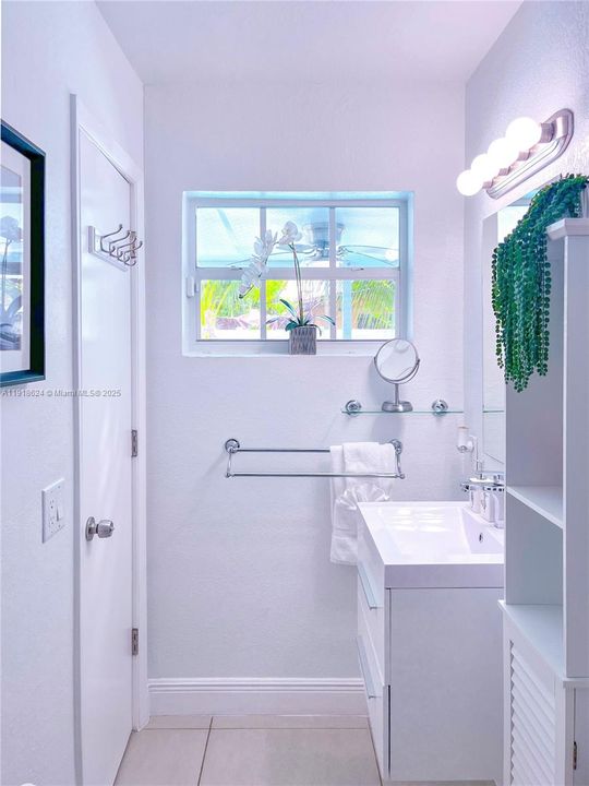 For Rent: $3,800 (3 beds, 2 baths, 1300 Square Feet)