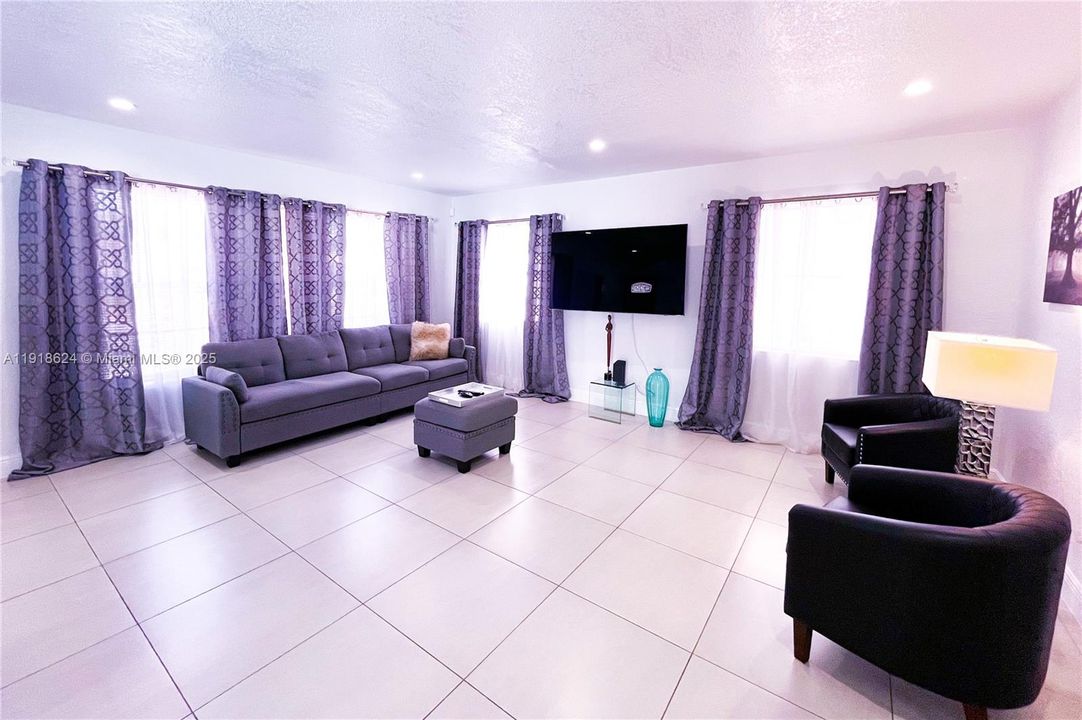 For Rent: $3,800 (3 beds, 2 baths, 1300 Square Feet)