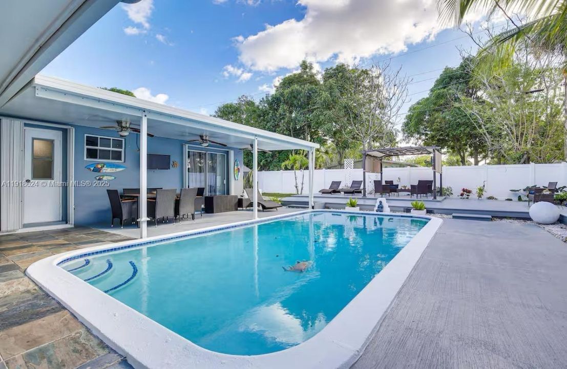 For Rent: $3,800 (3 beds, 2 baths, 1300 Square Feet)