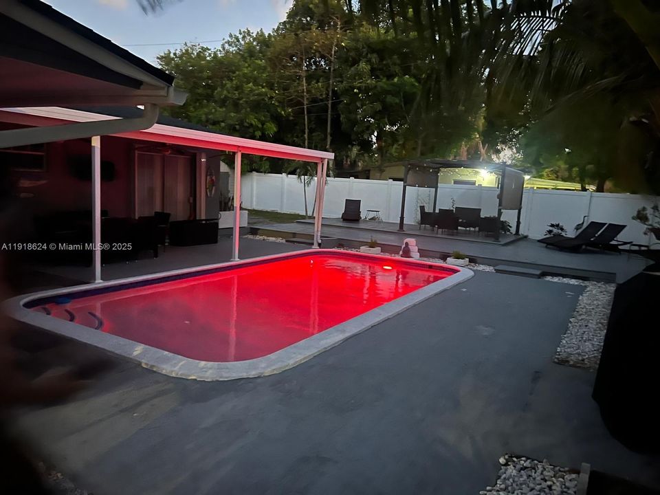 For Rent: $3,800 (3 beds, 2 baths, 1300 Square Feet)