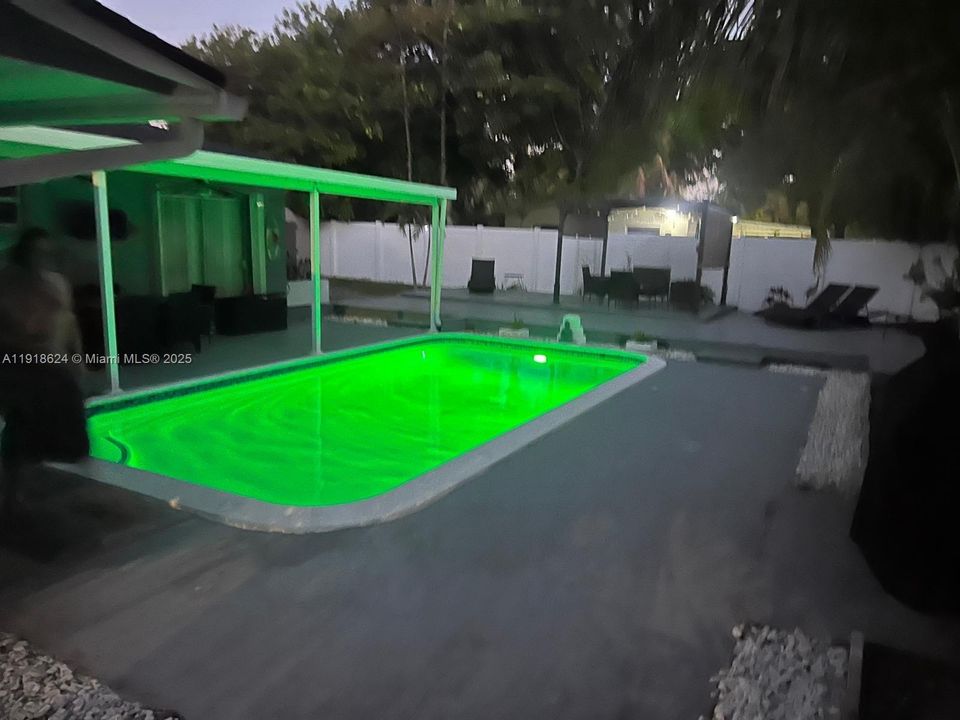 For Rent: $3,800 (3 beds, 2 baths, 1300 Square Feet)