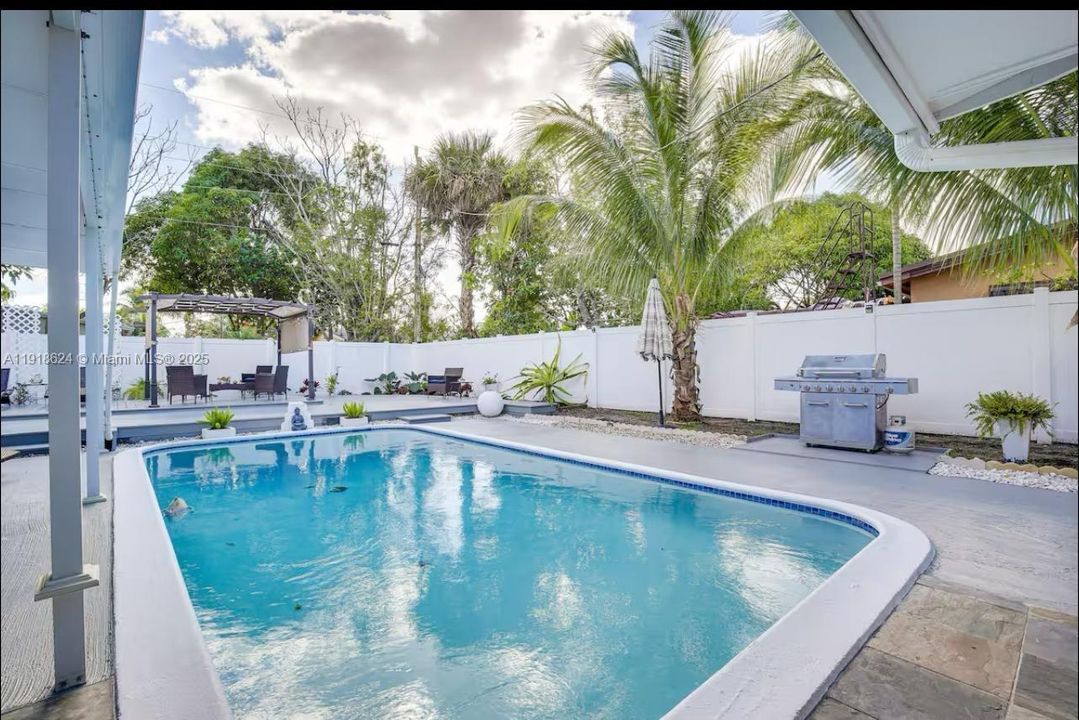 For Rent: $3,800 (3 beds, 2 baths, 1300 Square Feet)