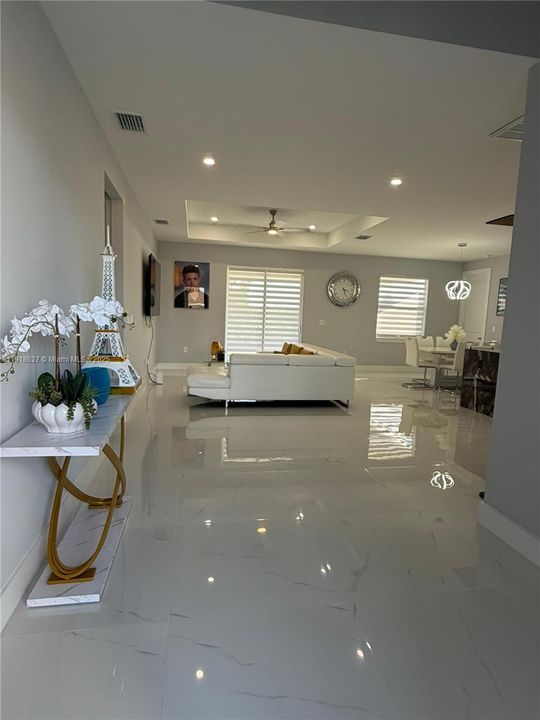 出租: $2,400 (3 贝兹, 2 浴室, 0 平方英尺)