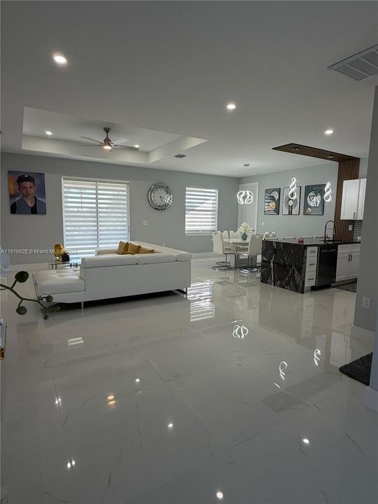 出租: $2,400 (3 贝兹, 2 浴室, 0 平方英尺)