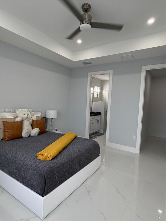 出租: $2,400 (3 贝兹, 2 浴室, 0 平方英尺)