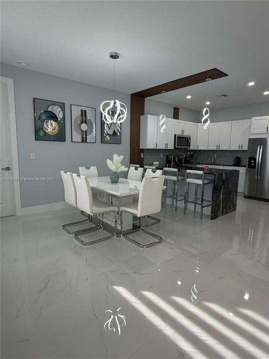 出租: $2,400 (3 贝兹, 2 浴室, 0 平方英尺)