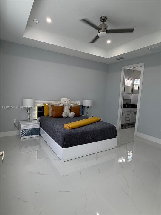 出租: $2,400 (3 贝兹, 2 浴室, 0 平方英尺)