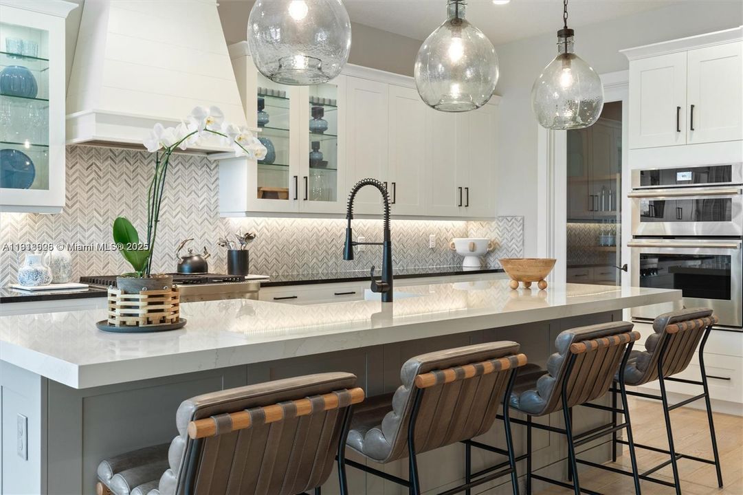 En Venta: $1,995,000 (5 camas, 3 baños, 3718 Pies cuadrados)