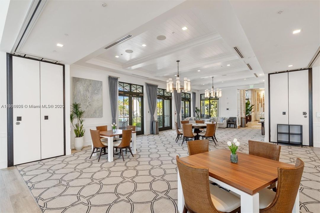 En Venta: $1,995,000 (5 camas, 3 baños, 3718 Pies cuadrados)