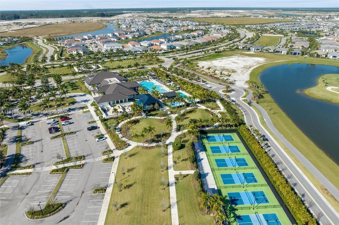 En Venta: $1,995,000 (5 camas, 3 baños, 3718 Pies cuadrados)