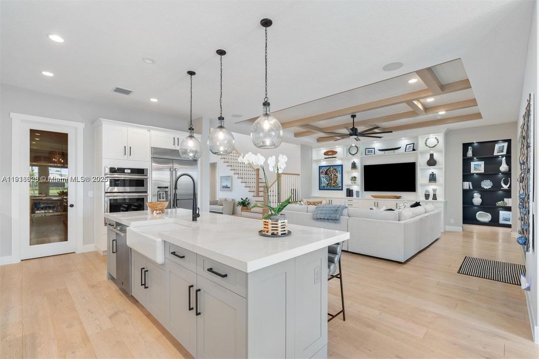 En Venta: $1,995,000 (5 camas, 3 baños, 3718 Pies cuadrados)