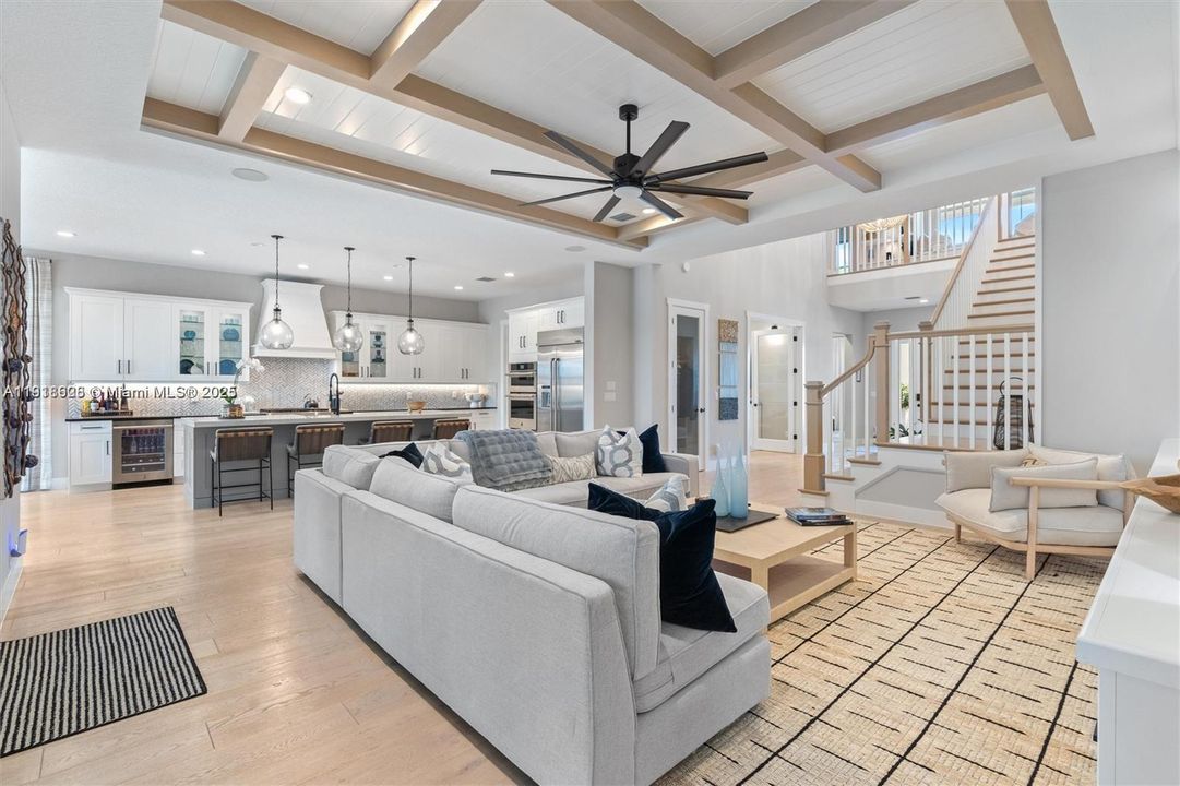 En Venta: $1,995,000 (5 camas, 3 baños, 3718 Pies cuadrados)