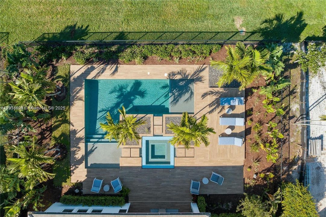 En Venta: $1,995,000 (5 camas, 3 baños, 3718 Pies cuadrados)