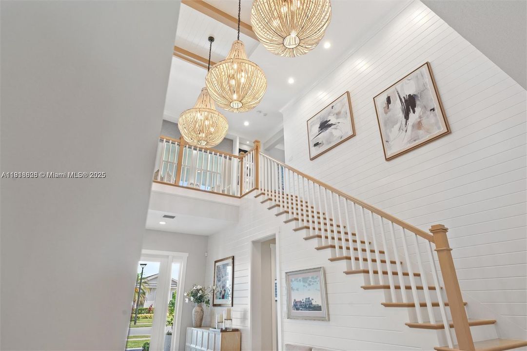 En Venta: $1,995,000 (5 camas, 3 baños, 3718 Pies cuadrados)