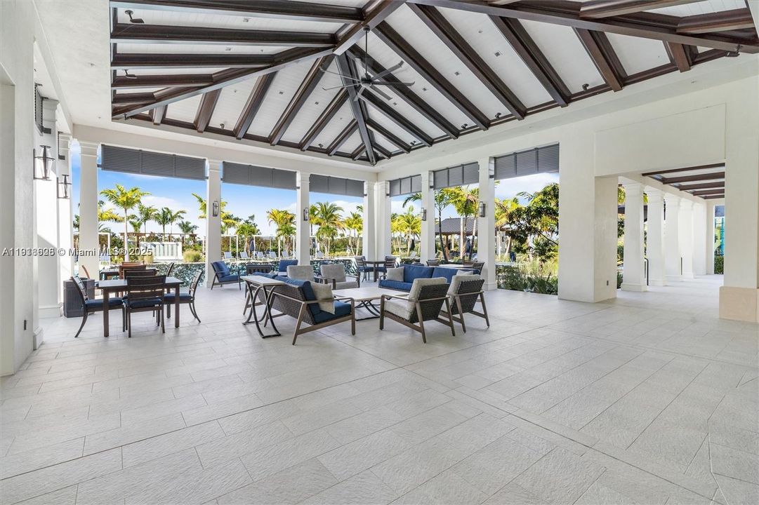 En Venta: $1,995,000 (5 camas, 3 baños, 3718 Pies cuadrados)