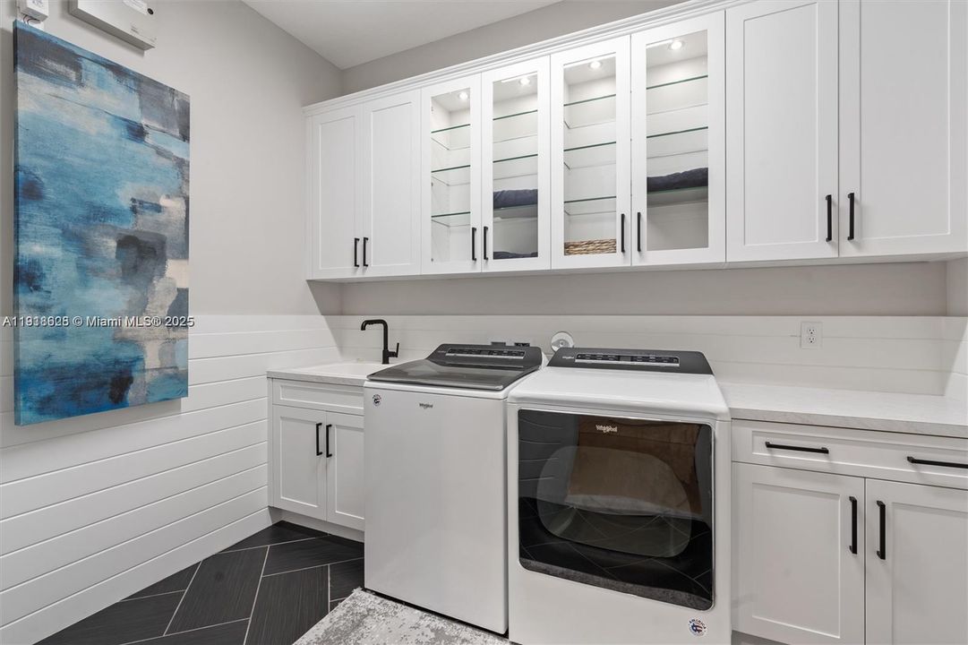 En Venta: $1,995,000 (5 camas, 3 baños, 3718 Pies cuadrados)