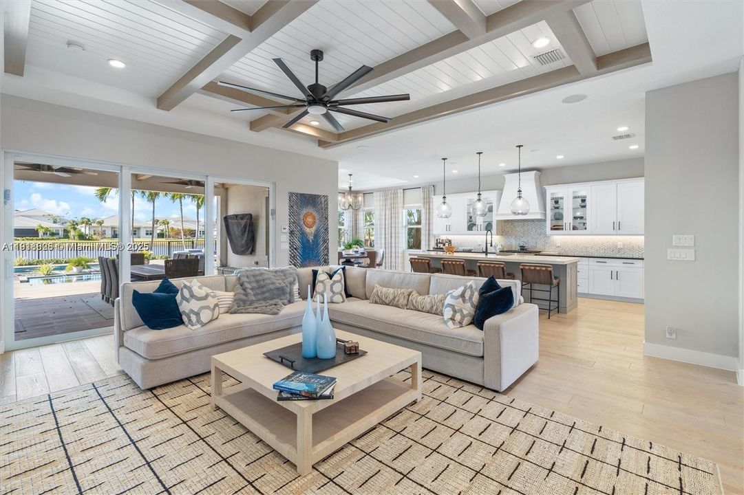 En Venta: $1,995,000 (5 camas, 3 baños, 3718 Pies cuadrados)